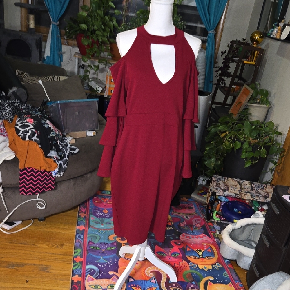 Chic Cold Shoulder Asymmetrical Dress in Burgundy
